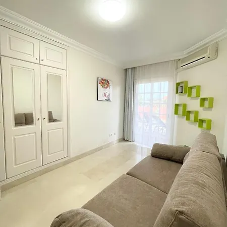 公寓 With Large Terrace In Terrazas Del Duque *