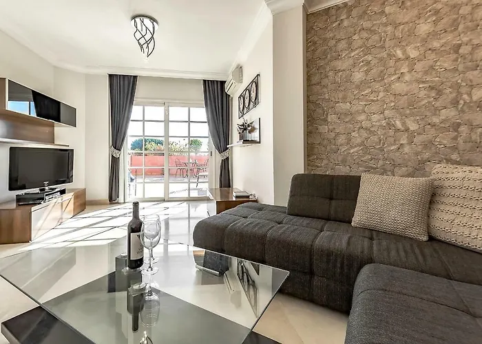 With Large Terrace In Terrazas Del Duque 아파트 *