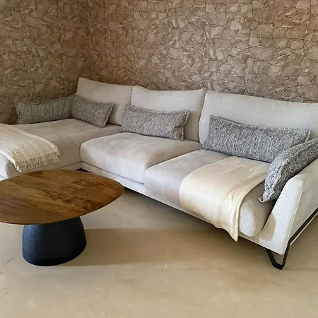 With Large Terrace In Terrazas Del Duque אדחה