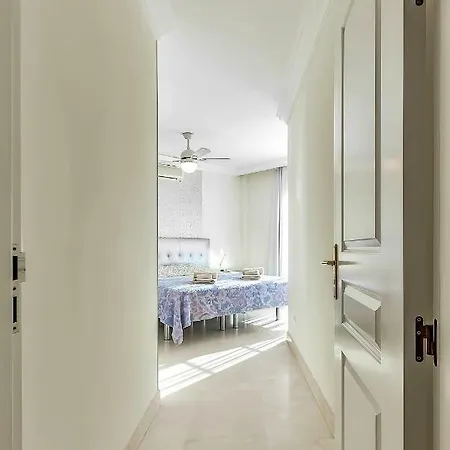 アパート With Large Terrace In Terrazas Del Duque *